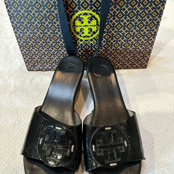 Tory Burch Patti Black Wedge Sandals 9 - Picture 10 of 10
